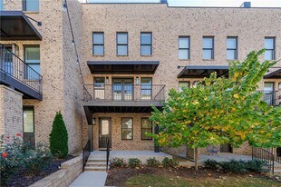 1032 Robert Smalls Wy in Atlanta, GA - Building Photo