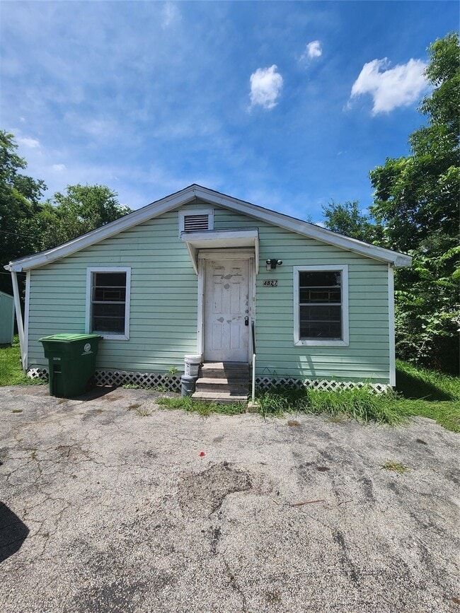 property at 4827 Shreveport Blvd