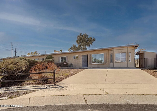 property at 3722 S Bellingham Pl