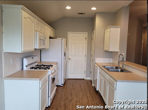 8414 Pigeonberry Dr in Converse, TX - Building Photo - Building Photo