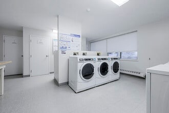 The Devon in Toronto, ON - Building Photo - Building Photo