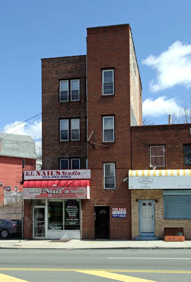 213 Bloomfield Ave in Newark, NJ - Building Photo - Building Photo