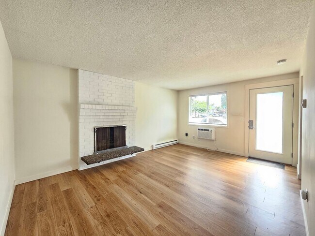 property at 2021-2023 N Astor St