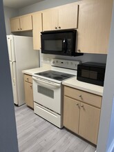 10331 Kidron Ave, Unit Unit A in Englewood, FL - Building Photo - Building Photo