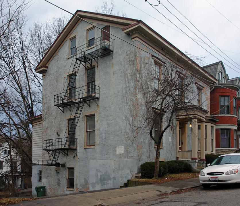 Albion Apartments in Cincinnati, OH - Building Photo