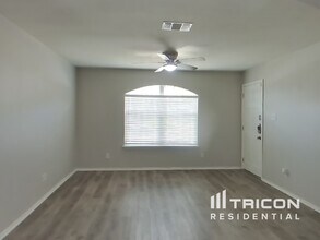 10607 Shaencrest in San Antonio, TX - Building Photo - Building Photo