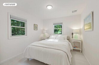 22 Laurel Ln in Sag Harbor, NY - Foto de edificio - Building Photo