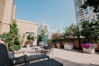 210 E 68th St in New York, NY - Building Photo - Building Photo