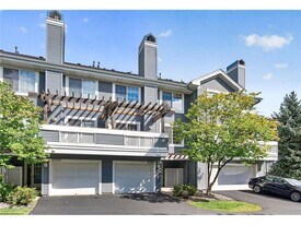 15600 24th Ave N in Minneapolis, MN - Building Photo