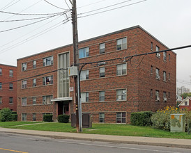 Claremount Court in Hamilton, ON - Building Photo - Building Photo