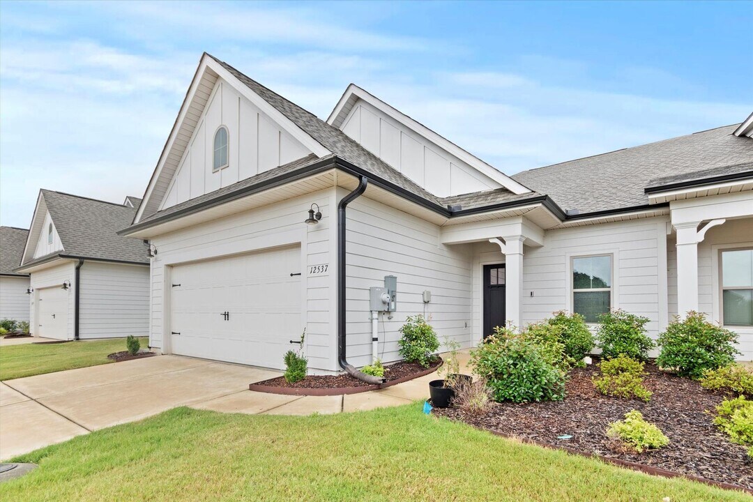 12537 Whitcomb Cir in Athens, AL - Building Photo