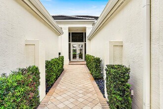 1128 Crystal Dr in Palm Beach Gardens, FL - Building Photo - Building Photo