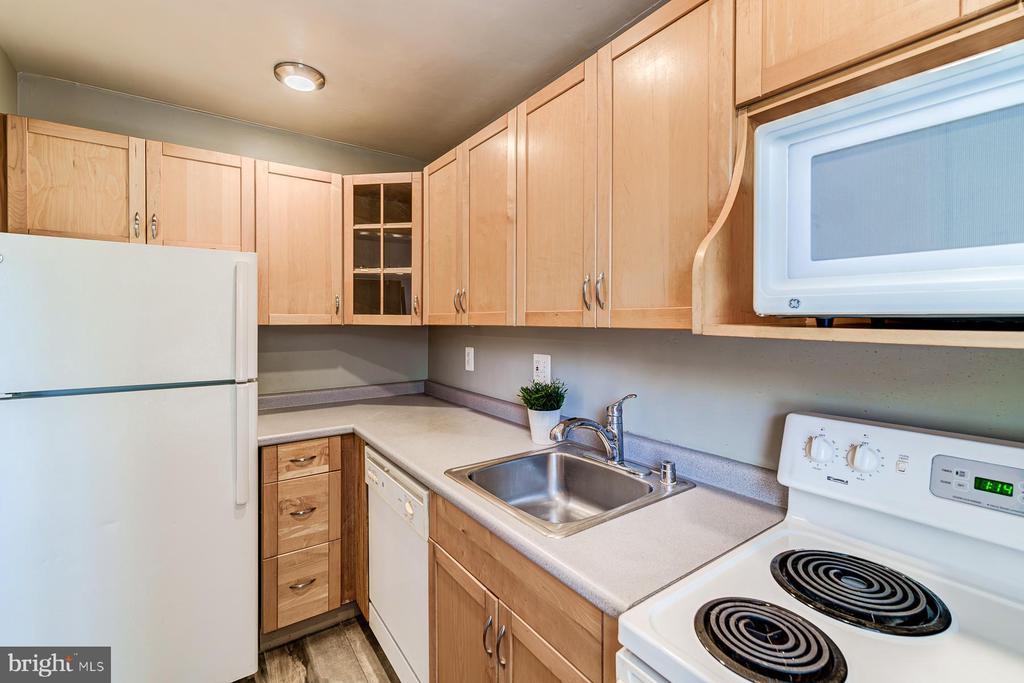 109 E Glebe Rd in Alexandria, VA - Building Photo
