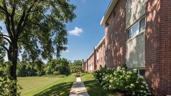 Barclay Square Apartments