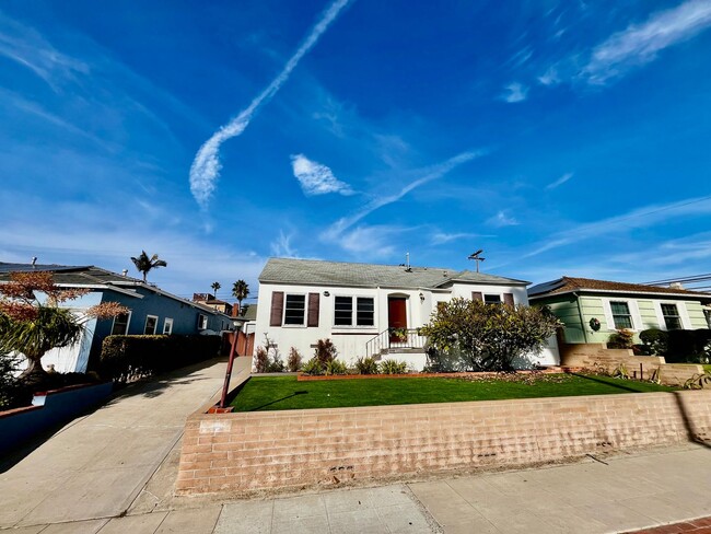 1268 Chalcedony St in San Diego, CA - Building Photo - Building Photo