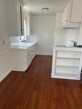 8126 Owensmouth Ave in Los Angeles, CA - Building Photo - Building Photo