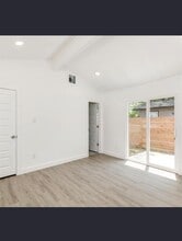 3410 Lynridge Dr in Austin, TX - Building Photo - Building Photo