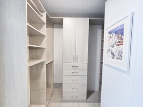 1077 River Rd, Unit 805 in Edgewater, NJ - Building Photo - Building Photo
