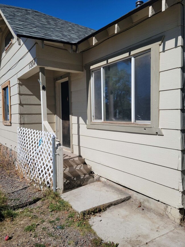 1304 W 8th St in Alturas, CA - Building Photo - Building Photo