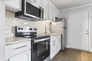 Edgewater Apartments in Savannah, GA - Building Photo
