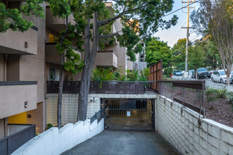 407 Orange St in Oakland, CA - Foto de edificio - Building Photo