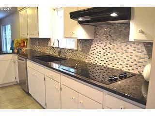 5463 SW Tree St in Lake Oswego, OR - Building Photo - Building Photo