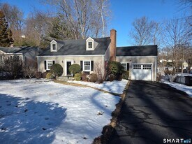 51 Glendale Rd in Stamford, CT - Building Photo