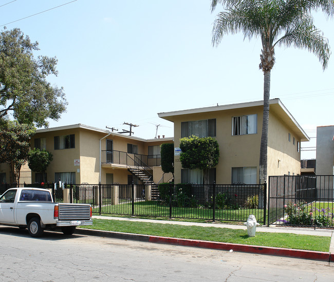 1133 Poplar St in Santa Ana, CA - Foto de edificio - Building Photo