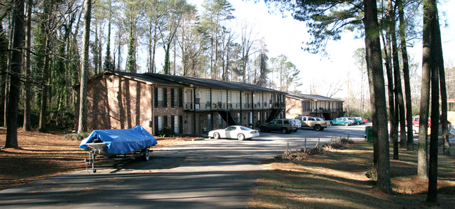 The Pines Apartments in Birmingham, AL - Foto de edificio - Building Photo