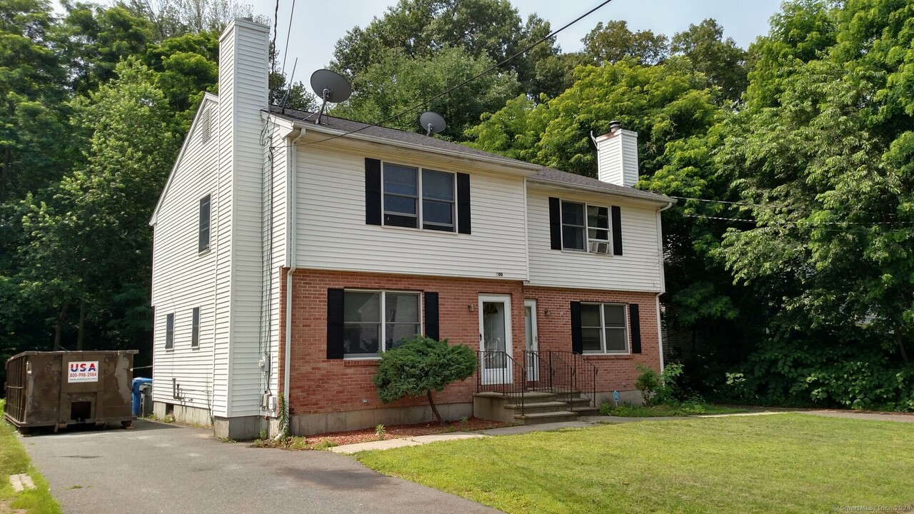 100 Westerly St in Manchester, CT - Building Photo