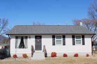 1425 Deacon St in Salem, VA - Building Photo - Building Photo