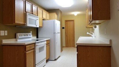725 Evergreen Cir in Hudson, WI - Building Photo - Building Photo