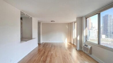 555 Main St in New York, NY - Building Photo - Building Photo