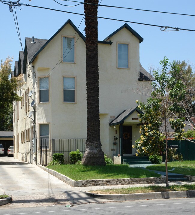 543 Raymond Ave in Pasadena, CA - Foto de edificio - Building Photo