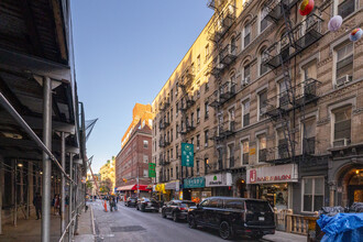 58-60 Elizabeth St in New York, NY - Foto de edificio - Building Photo