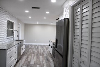 208 S Lucille St in Beverly Hills, FL - Foto de edificio - Building Photo