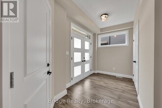 66 Cash Cres in Ingersoll, ON - Building Photo - Building Photo