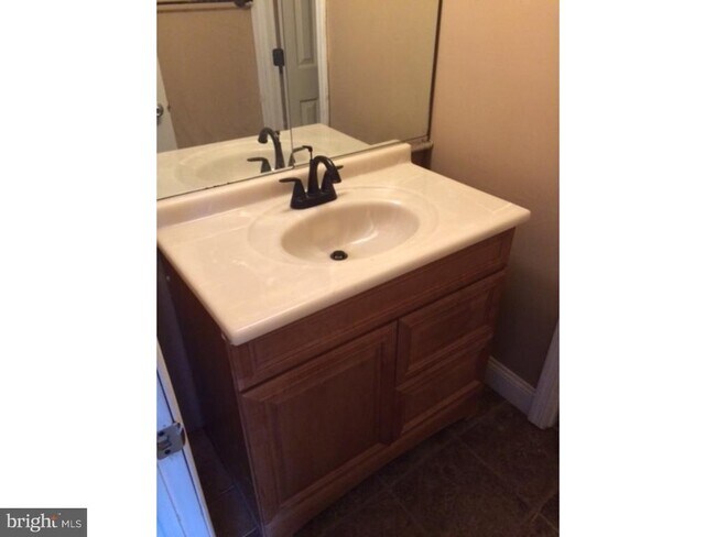 22 Roxborough Pl in Willingboro, NJ - Building Photo - Building Photo