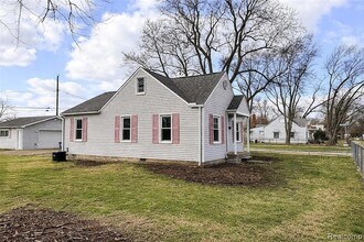 7451 Cavell St in Westland, MI - Building Photo - Building Photo