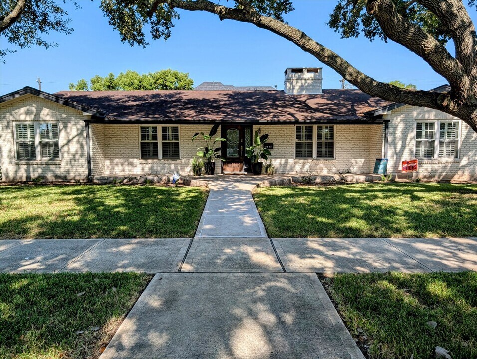 9618 S Rice Ave in Houston, TX - Building Photo
