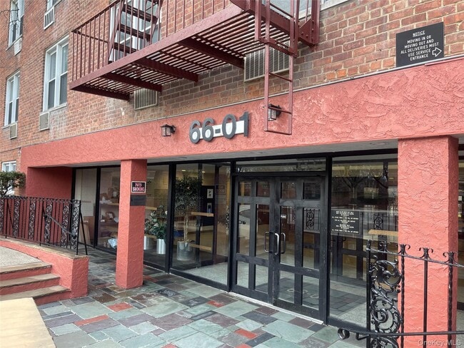 66-01 South St in New York, NY - Building Photo - Building Photo