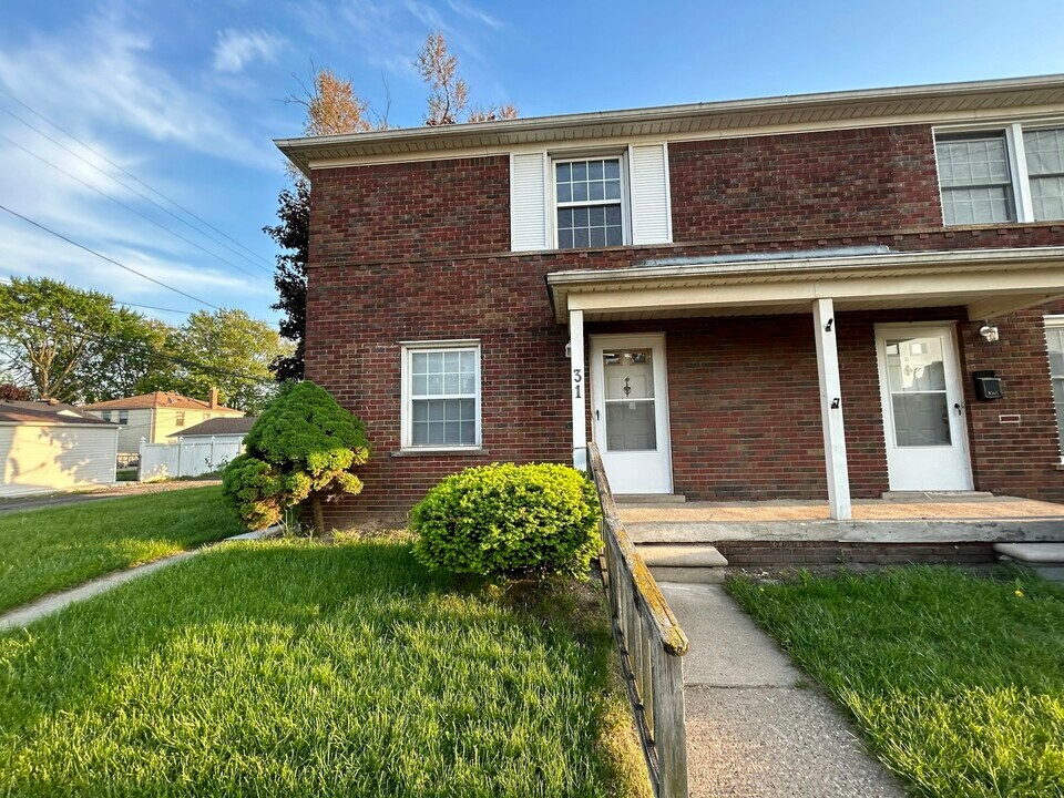 31 White St in Ecorse, MI - Building Photo