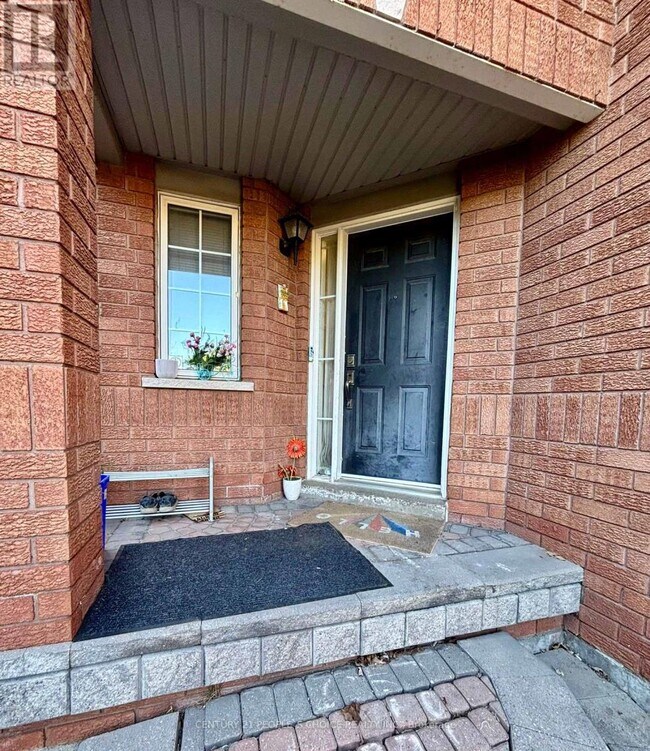 2013 Blue Jay Blvd in Oakville, ON - Building Photo - Building Photo