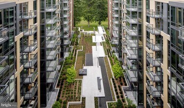 8300 Wisconsin Ave in Bethesda, MD - Building Photo - Building Photo