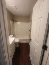 1210 SE 3rd Ter, Unit A in Lee's Summit, MO - Foto de edificio - Building Photo