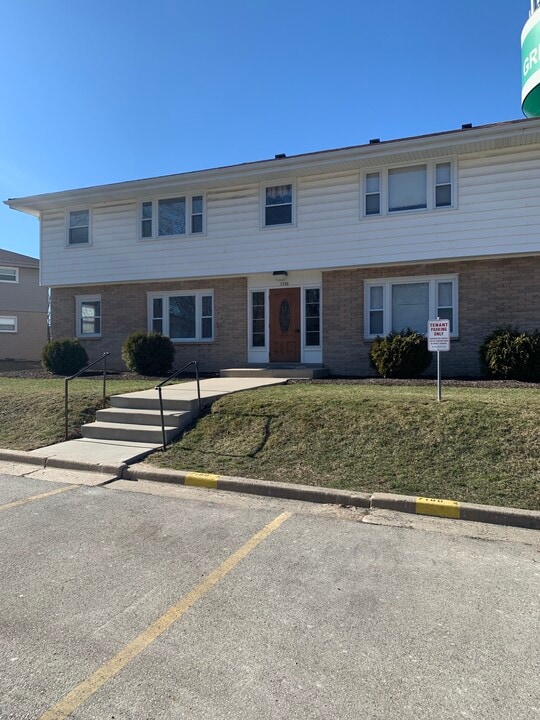 7180 Euston St in Greendale, WI - Building Photo
