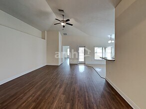 10710 Standing Stone Dr in Wimauma, FL - Foto de edificio - Building Photo