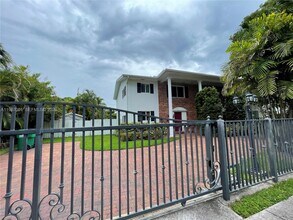 10672 SW 77th Ave in Miami, FL - Building Photo - Building Photo