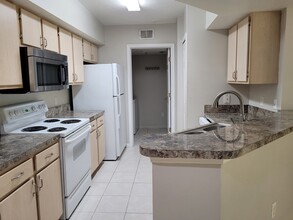 724 Crest Pines Dr, Unit 524 in Orlando, FL - Building Photo - Building Photo