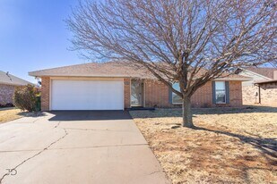 505 W Coleman Ave in Iowa Park, TX - Building Photo